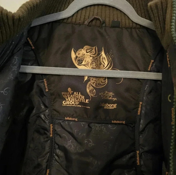 Billabong size Medium green and orange winter ski snow jacket with pockets. - Picture 4 of 9